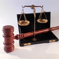 Подача в суд на страховую компанию: порядок действий