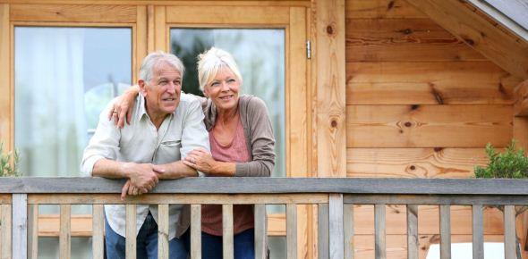 Как работающему пенсионеру получить налоговый вычет на квартиру?