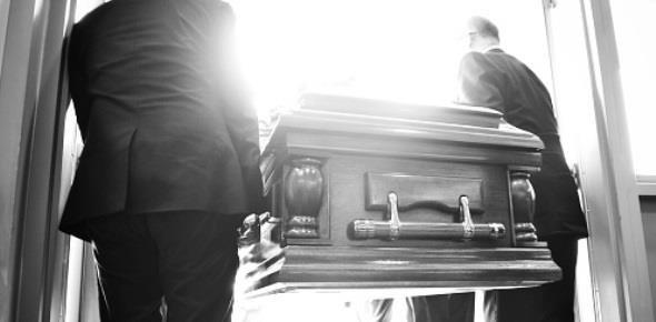 Заемщик умер: обязан ли банк закрыть кредит