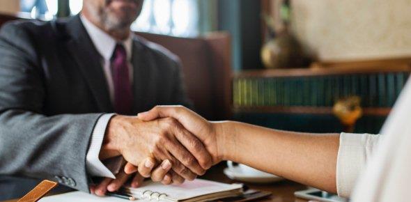 Кому положена бесплатная адвокатская помощь по гражданским и уголовным делам?